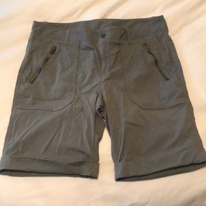 Athleta Trekkie short in cobblestone gray